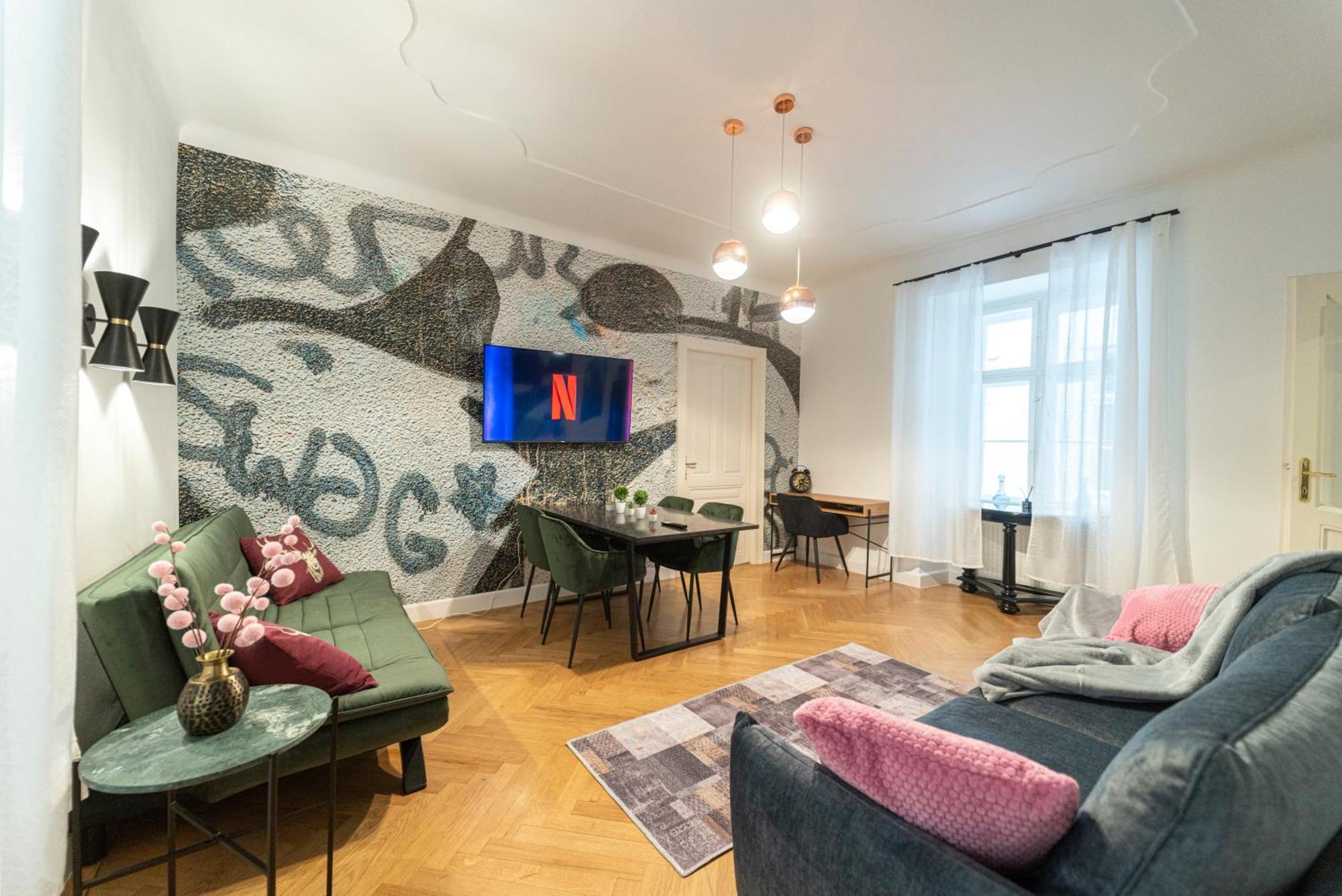 Stephansdom I Netflix I Self Check In Apartment