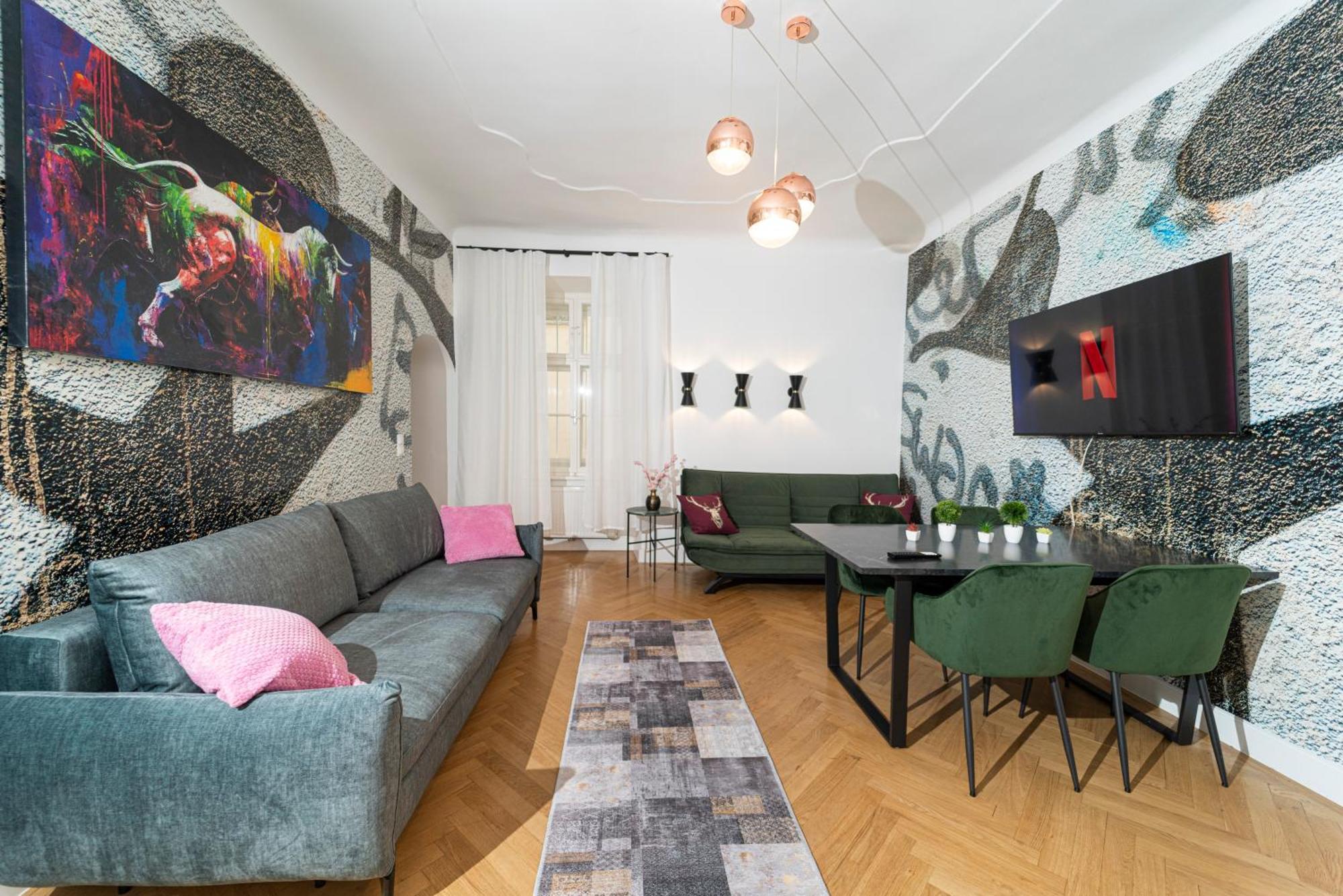 Stephansdom I Netflix I Self Check In Apartment Vienna